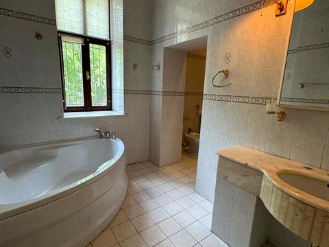 комерційна за адресою Французький бульв., 11б