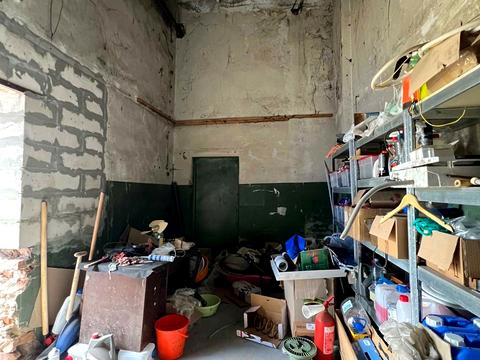 комерційна за адресою Верстова вул., 33