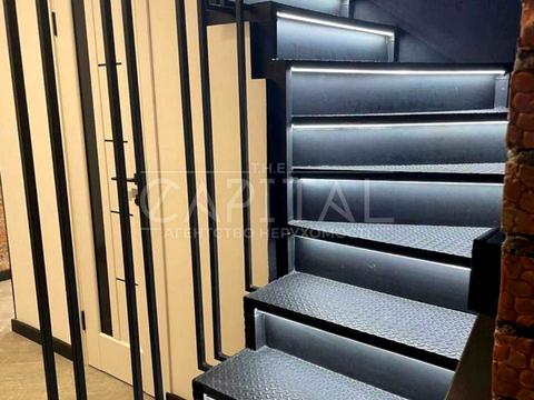 комерційна за адресою Євгена Коновальця вул. (Щорса), 44-А