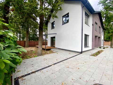 будинок за адресою Зернової