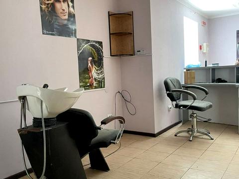 комерційна за адресою Будівельників вул., 2