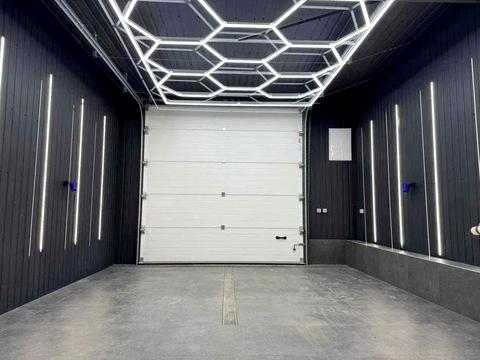 комерційна за адресою Близнюківський узвіз, 3