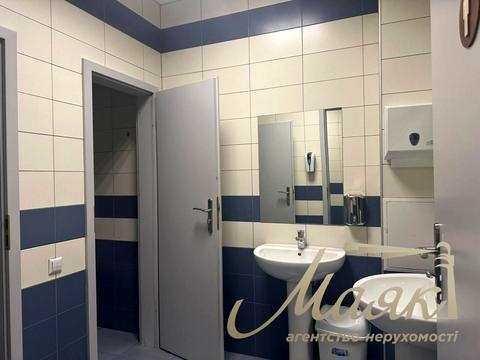 комерційна за адресою Миколи Міхновського бульв. (Дружби Народів), 19