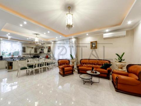 будинок за адресою святкова