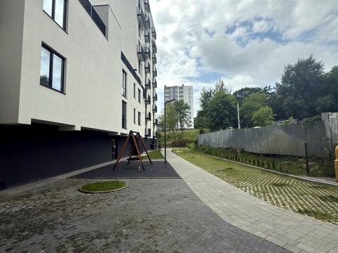 комерційна за адресою Малоголосківська вул., 12г