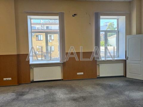 комерційна за адресою Казимира Малевича вул. (Боженка), 68Л