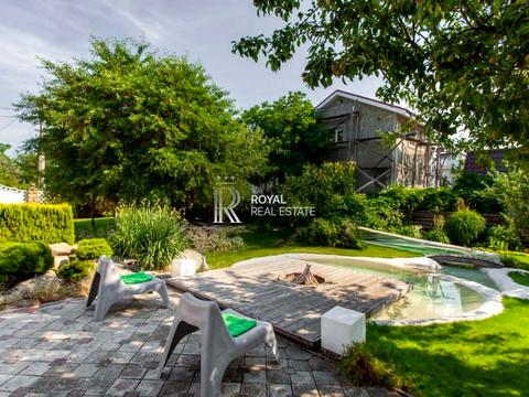 будинок за адресою Квітнева