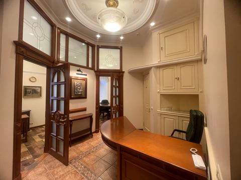 комерційна за адресою Шовковична вул., 16