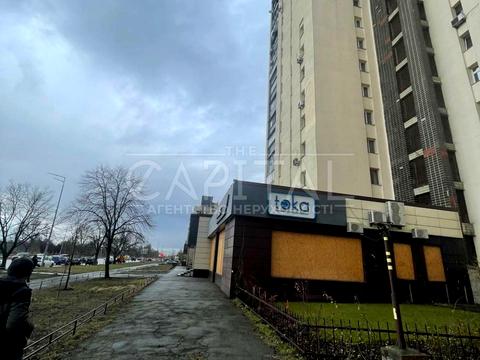 комерційна за адресою Дніпровська набережна вул., 13