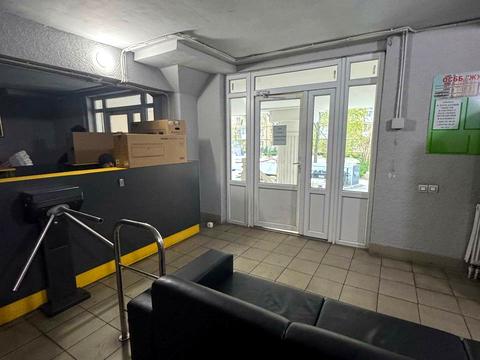 комерційна за адресою віце-адмірала жукова, 17/19
