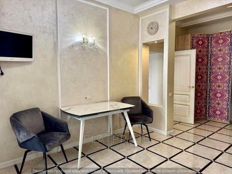 квартира за адресою В'ячеслава Чорновола вул., 25