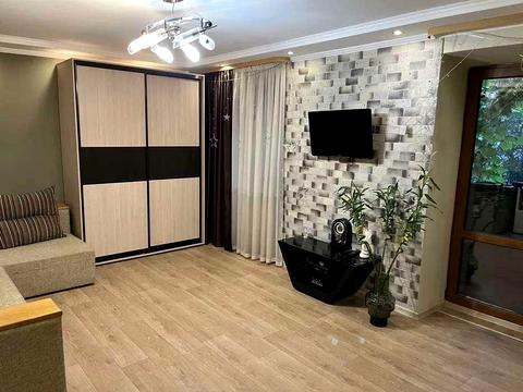 квартира за адресою Стадіонна вул., 5