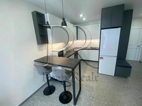 квартира за адресою Любомира Гузара просп. (Космонавта Комарова), 13