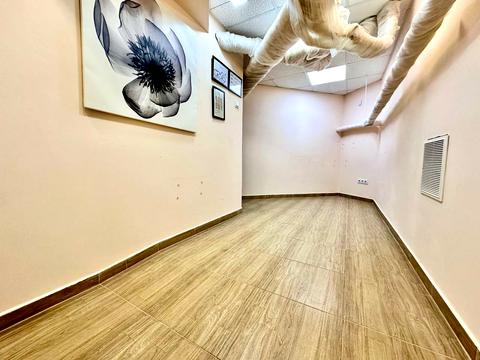 комерційна за адресою Раїси Окіпної вул., 8