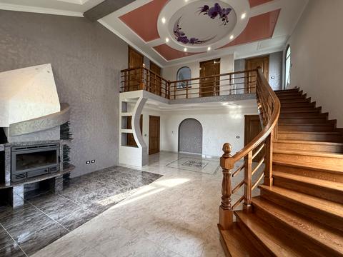 будинок за адресою Грушевського Михайла, 1