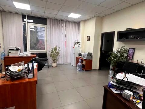 комерційна за адресою Лоцманський узвіз, 28