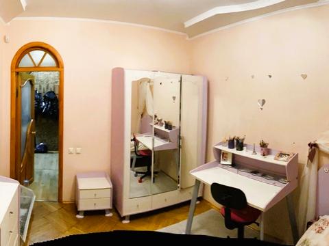 квартира за адресою Пилипа Орлика вул. (Паризької Комуни), 1