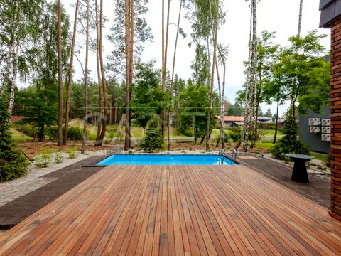 будинок за адресою Набережна вул.