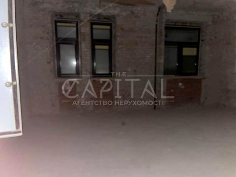 комерційна за адресою Кловський узвіз, 10