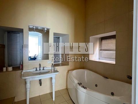 коммерческая по адресу Михаила Грушевского ул., 16