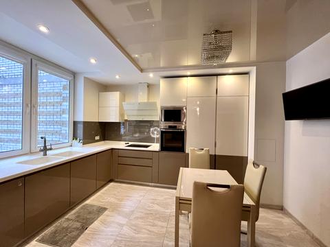 квартира за адресою Анни Ахматової вул., 30