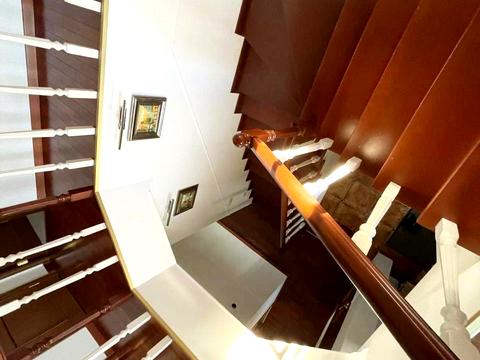 будинок за адресою с. Нові Безрадичі, пісчана