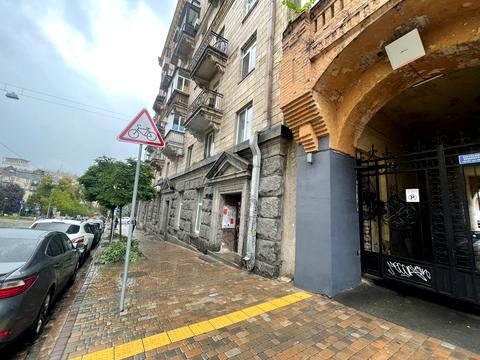 комерційна за адресою Прорізна вул., 9