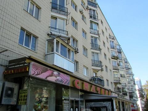 комерційна за адресою Лесі Українки бульв., 12