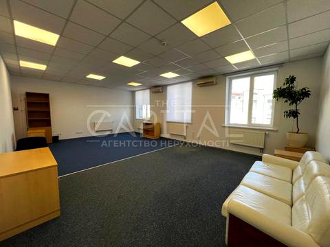 комерційна за адресою Лаврська вул. (Січневого Повстання), 4-В