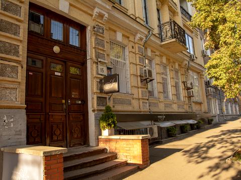 комерційна за адресою Круглоуніверситетська вул., 15