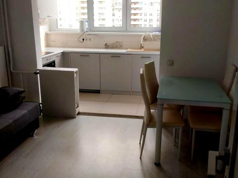 квартира за адресою Анни Ахматової вул., 24
