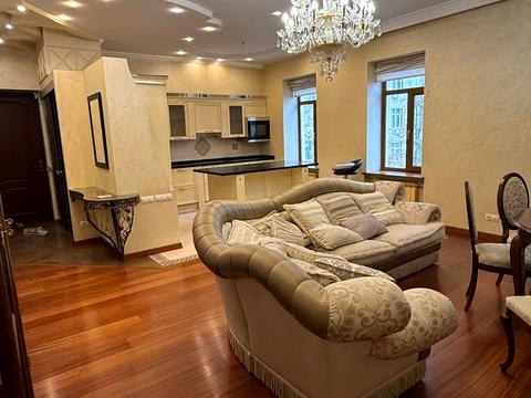 квартира за адресою Шота Руставелі вул., 8