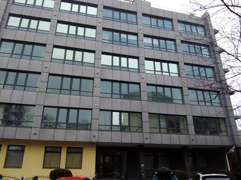 комерційна за адресою Кам'янецька вул., 1