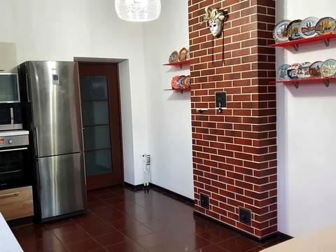 будинок за адресою Крута вул.