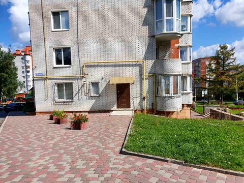 комерційна за адресою Коновальця вул., 11