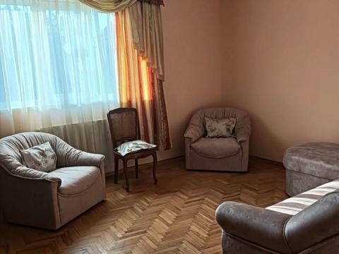 будинок за адресою Євгена Коновальця вул.