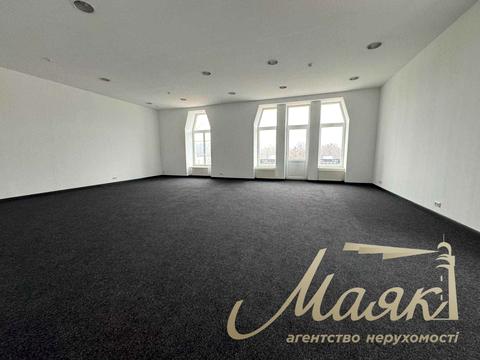 комерційна за адресою Музейний пров., 4