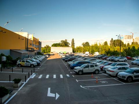 коммерческая по адресу Героїв Космосу ул., 4