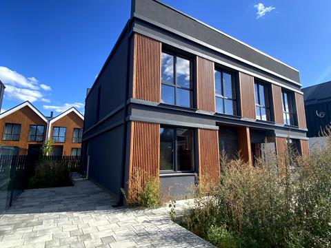 будинок за адресою Приозерна вул.