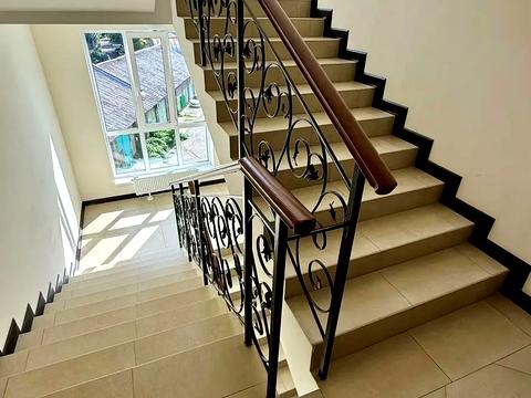 комерційна за адресою Костянтинівська вул., 75