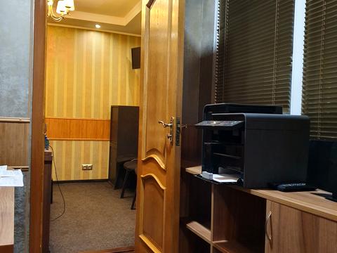 комерційна за адресою Межигірська вул., 25