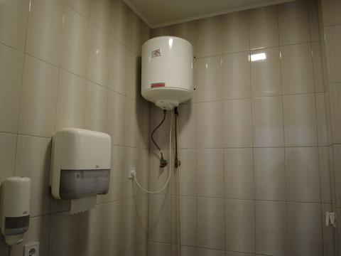 комерційна за адресою Кам'янецька вул., 1