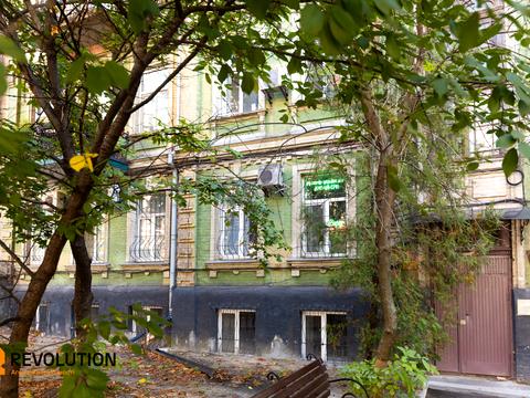 комерційна за адресою Паньківська вул., 25