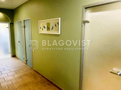 комерційна за адресою Верхогляда Андрія, 2