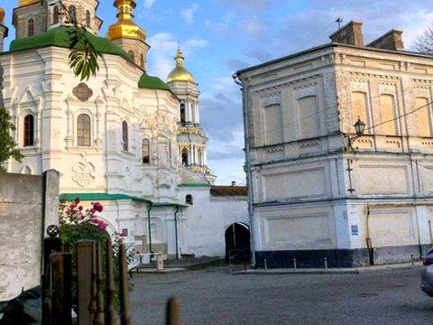 коммерческая по адресу Лаврский пер., 7а