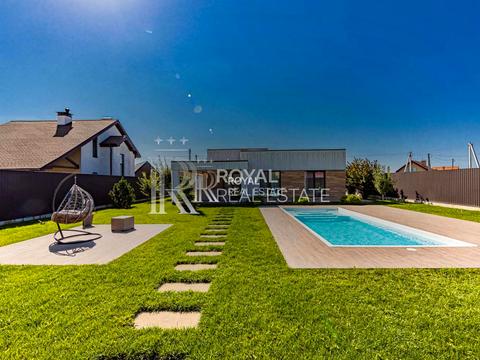 дом по адресу Горіхова, 1