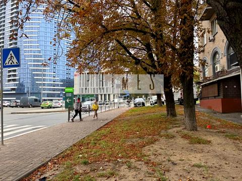 комерційна за адресою Миколи Міхновського бульв. (Дружби Народів), 18/7