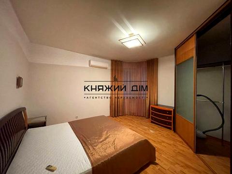 квартира за адресою Анни Ахматової вул., 47