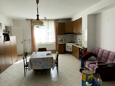 будинок за адресою Коновальця