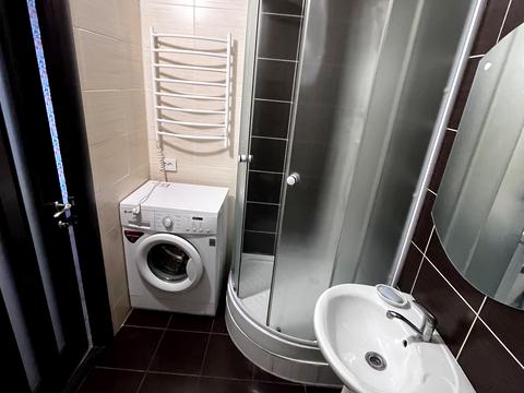 квартира по адресу Менахем-Мендл Шнеерсона ул. (Мініна), 1